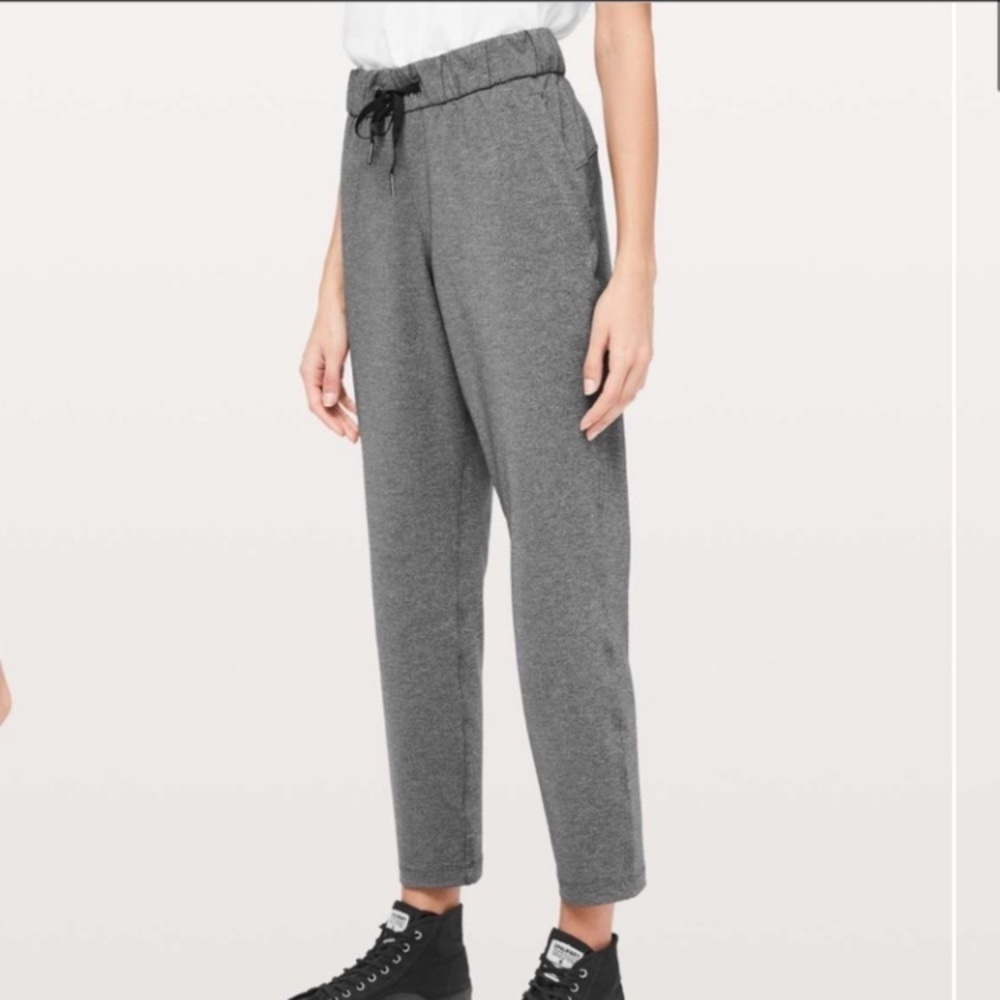 LULULEMON On The Fly Pant in Heather Grey size 2